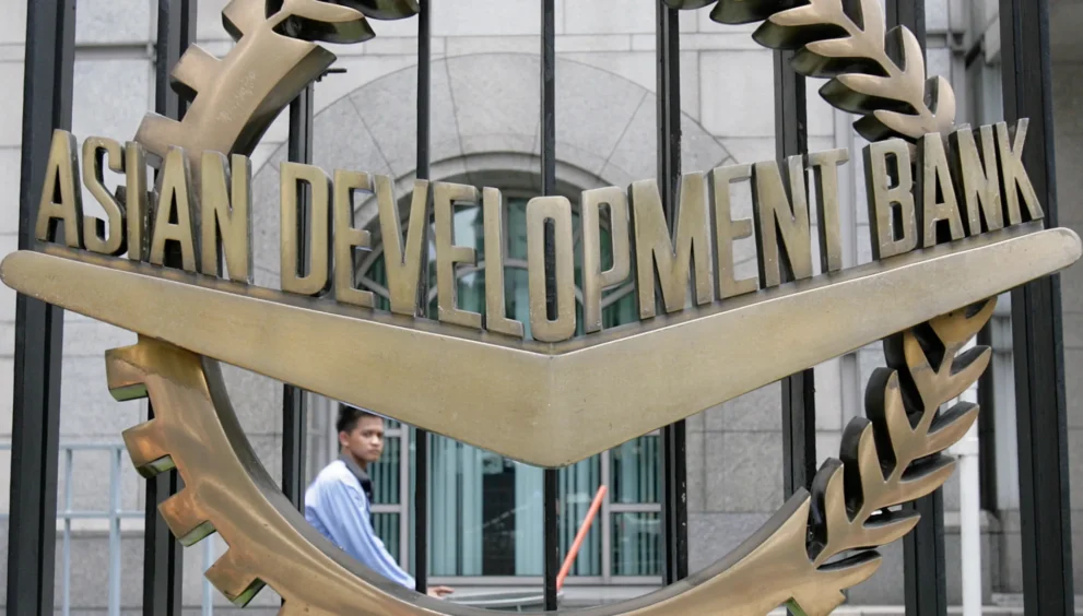 ADB forecasts Pakistan's recovery but stresses on reforms - UTV Pakistan